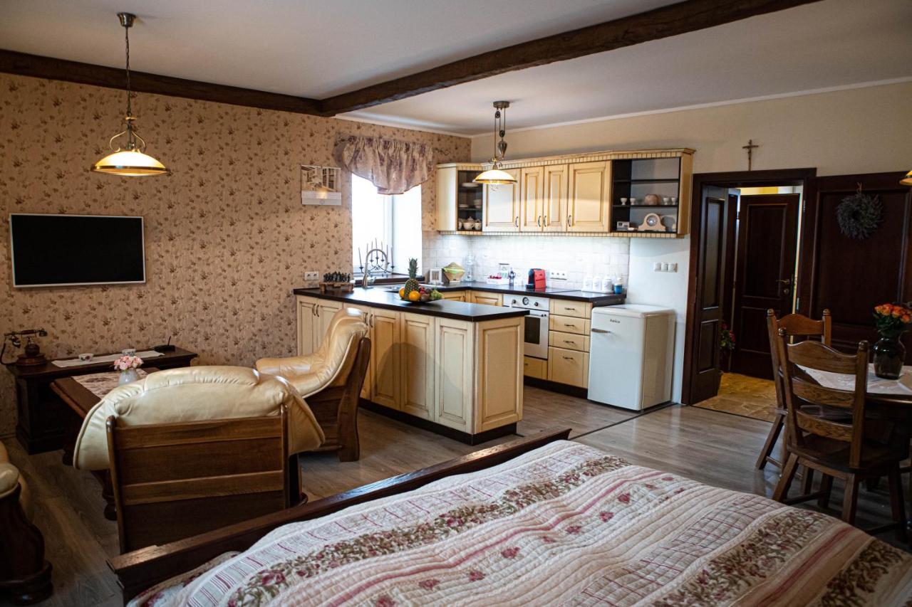 Kalvin Restaurant & Pension Rastislavice Екстер'єр фото