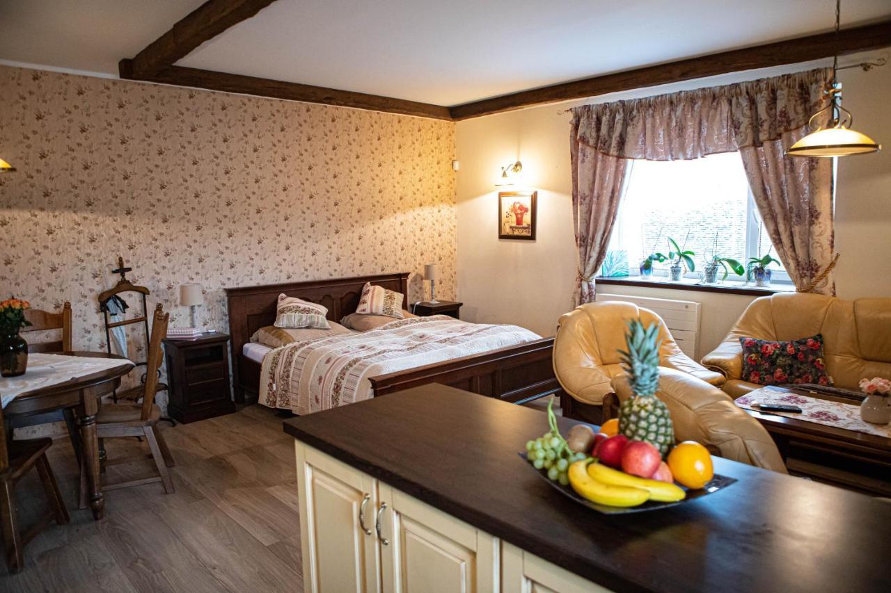 Kalvin Restaurant & Pension Rastislavice Екстер'єр фото