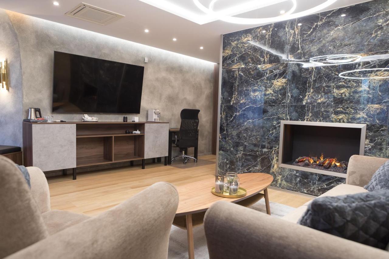 Kalvin Restaurant & Pension Rastislavice Екстер'єр фото