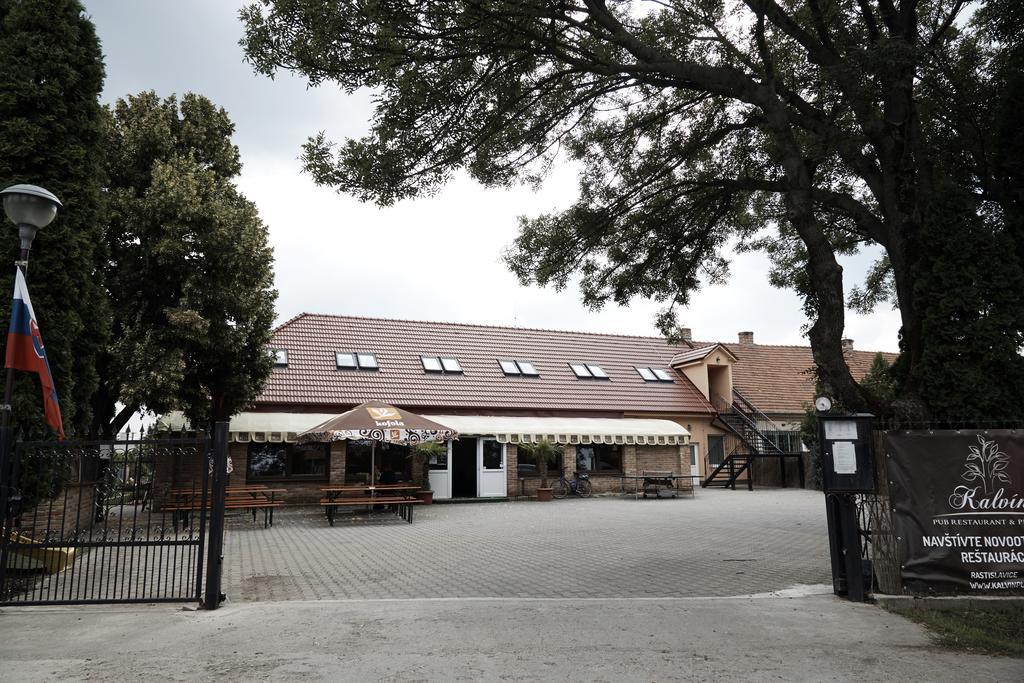 Kalvin Restaurant & Pension Rastislavice Екстер'єр фото