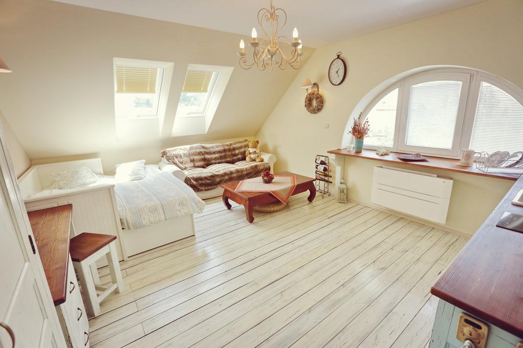 Kalvin Restaurant & Pension Rastislavice Екстер'єр фото