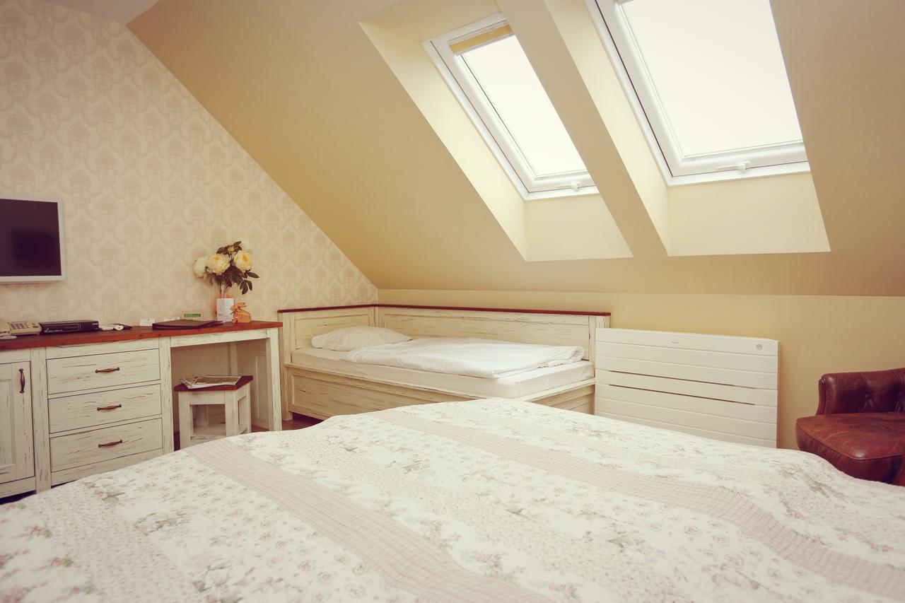 Kalvin Restaurant & Pension Rastislavice Екстер'єр фото