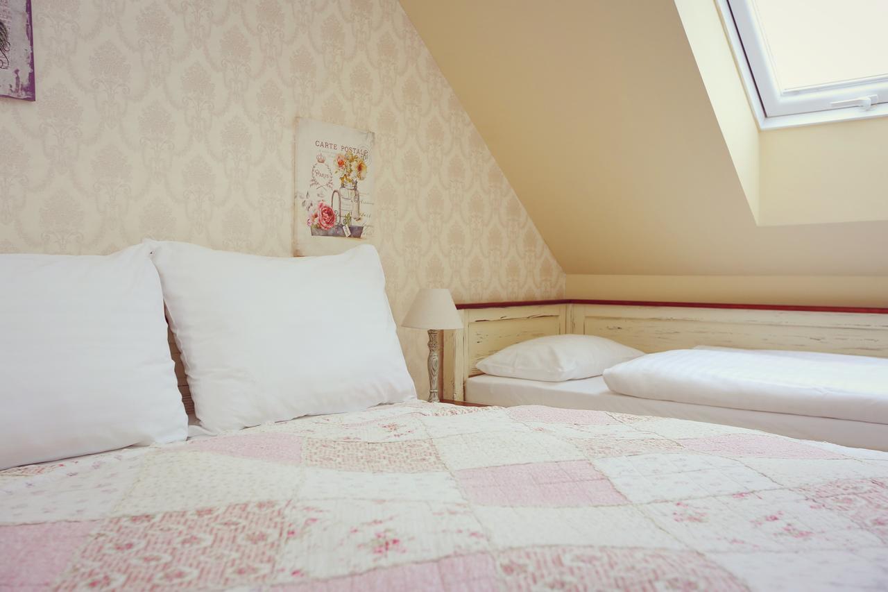 Kalvin Restaurant & Pension Rastislavice Екстер'єр фото