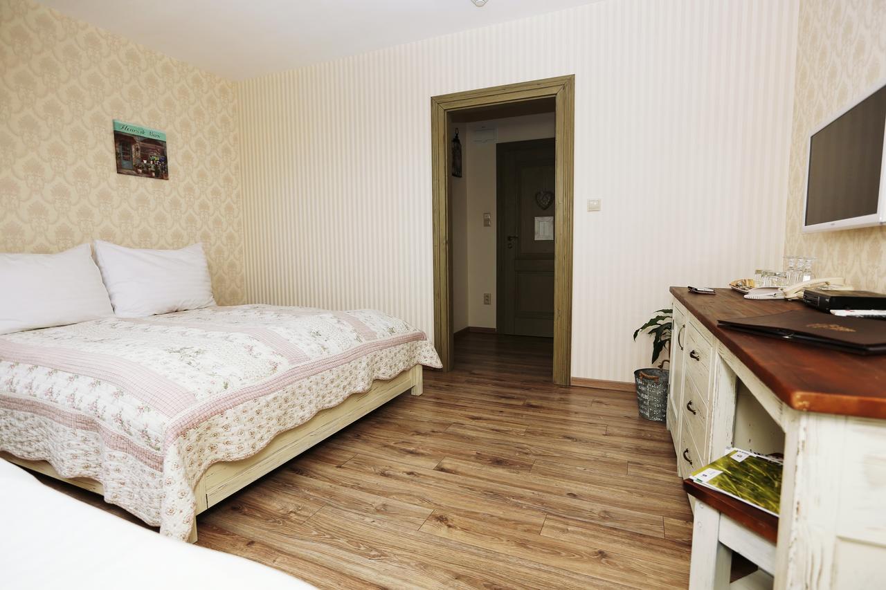Kalvin Restaurant & Pension Rastislavice Екстер'єр фото