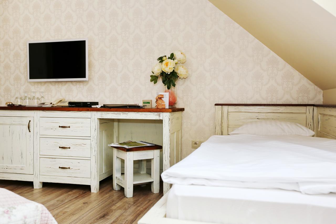 Kalvin Restaurant & Pension Rastislavice Екстер'єр фото